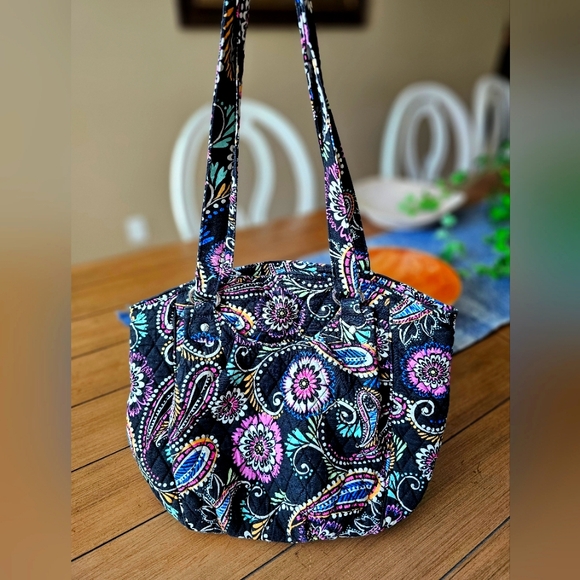 Vera Bradley "Glenna" Style bag in "Bandana Swirl" pattern - Picture 1 of 8